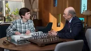 Dr. Shaun Murphy (Freddie Highmore) und Dr. Aaron Glassman (Richard Schiff, r.)