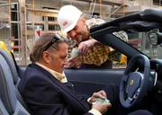 ARD GELD.MACHT.LIEBE, Folge 7, BEKENNTNISSE, Will Stern (Michael Brandner) kassiert von einem seiner Arbeiter Schwarzgeld.