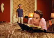 Elena (Jana Klinge) ist nicht begeistert von dem Konzept, welches ihr Mann Martine (Gunther Gillian) ausgearbeitet hat.