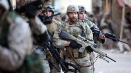 Scharfsch&uuml;tze Chris Kyle (Bradley Cooper) im Irak