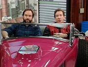 Der Automobilclub Michigan hat Tim (Tim Allen, r.) zum "Autok&ouml;nig des Jahres" gew&auml;hlt. Da freut sich auch Kollege Al (Richard Karn)!