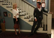 L-R: Claire Dunphy (Julie Bowen), Phil Dunphy (Ty Burrell)