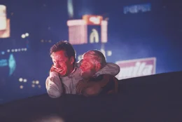 Wird es John Moss (James Woods, l.) endlich gelingen, den offenbar geistesgest&ouml;rten Massenm&ouml;rder, der nur der "Party Killer" (Stephen Lang, r.) genannt wird, dingfest zu machen?; Wird es John Moss (James Woods, l.) endlich gelingen, den offenbar geistesgest&ouml;rten Massenm&ouml;rder, der nur der "Party Killer" (Stephen Lang, r.) genannt wird, dingfest zu machen?
