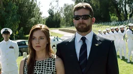 Chris (Bradley Cooper) und seine Frau Taya (Sienna Miller)