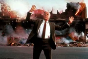 Wo Frank Drebin (Leslie Nielsen) auftaucht, regiert das Chaos ...