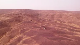 Nur 20 Prozent der Sahara ist mit feinem Sand bedeckt. Der Rest besteht aus Stein, Kies und Ger&ouml;ll.