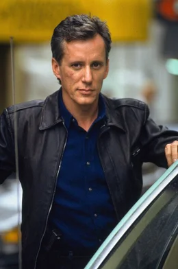 Eigentlich ist der New York Cop John Moss (James Woods) ganz zufrieden mit seinem Leben, wenn da nicht der eitle Schauspieler Nick Lang w&auml;re, um den er sich k&uuml;mmern muss.