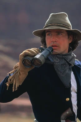 Leutnant Charles Gatewood (Jason Patric) hat bereits an mehreren der Indianerkriege teilgenommen und mit den Jahren gelernt, seine Gegner zu sch&auml;tzen. Auch Geronimo betrachtet er mit Respekt.