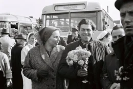 Oktober 1955, Fritz Siegmann wird von Verwandten abgeholt.