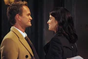Während sich Lily und Marshall nach etwas Zeit sehnen, die sie alleine verbringen können, steht Barney (Neil Patrick Harris, l.) Robin (Cobie Smulders, r.) bei ... Während sich Lily und Marshall nach etwas Zeit sehnen, die sie alleine verbringen können, steht Barney (Neil Patrick Harris, l.) Robin (Cobie Smulders, r.) bei ...