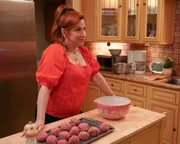 Melissa Schemmenti (Lisa Ann Walter)