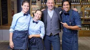 Das Team der Sendung "First Dates" (v.l.): Die Kellnerinnen Lili Köhler und Mariella D'Auria, Host Roland Trettl und Barkeeper Nic Shanker Das Team der Sendung "First Dates" (v.l.): Die Kellnerinnen Lili Köhler und Mariella D'Auria, Host Roland Trettl und Barkeeper Nic Shanker