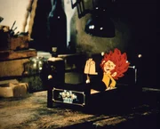 Pumuckl in seinem neuen Bett.