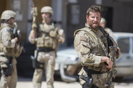 Bradley Cooper (Chris Kyle).