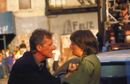 Der Cop John Moss (James Woods, l.) ist von dem Schauspieler Nick Lang (Michael J. Fox, r.) v&ouml;llig genervt ...