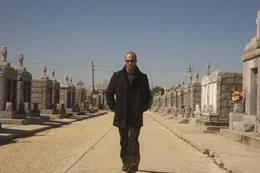 Nach der Beerdigung seines Mentors l&auml;uft Arthur (Jason Statham) dessen Sohn &uuml;ber den Weg, der die m&ouml;rderische Tat r&auml;chen will. Notgedrungen nimmt der Auftragskiller den impulsiven Jungen auf in sein Trainingsprogramm ...