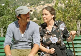 ARD DER TRAUM IHRES LEBENS, Deutschland 2006, Regie Karl Kases, am Freitag (09.07.10) um 20:15 Uhr und am Dienstag (13.07.10) um 10:30 Uhr im Ersten. Schiffskoch Mati (Michael Roll) lebt mit seiner Mutter (Astrid Mayer-Gossler) auf Mallorca.