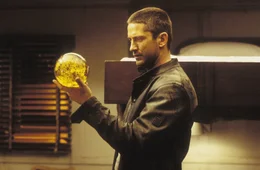 Kann Lara ihrem Ex-Freund Terry (Gerald Butler) trauen oder ist dieser - genau wie Reiss - nur hinter der Kugel und der damit verbundenen B&uuml;chse der Pandora her, die schreckliches Leid &uuml;ber die Menschen bringen kann?; Kann Lara ihrem Ex-Freund Terry (Gerald Butler) trauen oder ist dieser - genau wie Reiss - nur hinter der Kugel und der damit verbundenen B&uuml;chse der Pandora her, die schreckliches Leid &uuml;ber die Menschen bringen kann?