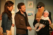 (v.l.n.r.) Angela Montenegro (Michaela Conlin); Jack Hodgins (T.J. Thyne); Angelas Papa (Billy Gibbons) (v.l.n.r.) Angela Montenegro (Michaela Conlin); Jack Hodgins (T.J. Thyne); Angelas Papa (Billy Gibbons)