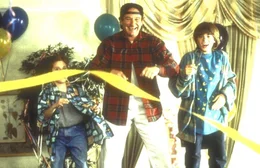 Daniel Hillard/Mrs. Doubtfire (Robin Williams, m.), Chris Hillard (Matthew Lawrence, r.)