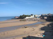 Tenby an der S&uuml;dk&uuml;ste von Pembrokeshire ist dank seiner Str&auml;nde bei Touristen beliebt.