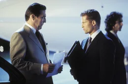 Jonathan Reiss (Ciar&aacute;n Hinds, li.), der machtbesessene Wissenschaftler, der die Weltherrschaft an sich rei&szlig;en m&ouml;chte und seine rechte Hand, Sean (Til Schweiger).
