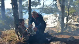 Harry (Wolfgang Stumph) k&uuml;mmert sich um Susan (Katrin Sass).
