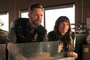 L-R: Frank Shaw (Joel McHale) and Victoria Sands (Grace Palmer)