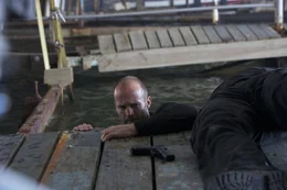 Im Auftrag einer m&auml;chtigen Geheimorganisation bet&auml;tigt sich Arthur Bishop (Jason Statham) als Killer. Meist versucht er die Morde als Unf&auml;lle aussehen zu lassen. Eines Tages soll er seinen Mentor und guten Freund t&ouml;ten ...