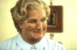 Mit Hilfe "geringf&uuml;giger" Korrekturen wird aus Daniel Hillard (Robin Williams) Mrs. Doubtfire ...