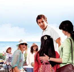Als die Mexikanerin Flor Moreno (Paz Vega, vorne r.) mit ihrer Tochter Cristina (Shelbie Bruce, vorne l.) in die USA reist und dort als Hausm&auml;dchen bei einer eher ungew&ouml;hnlichen Familie (Adam Sandler, hinten r., Tea Leoni, hinten 2.v.l., Cloris Leachman, hinten r. und Sarah Steele hinten 2.v.r.) zu arbeiten beginnt, ist die Tatsache, dass sie kein Wort Englisch sprechen kann, zun&auml;chst nur ein kleines Problem ...