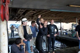 W&auml;hrend des Drehs: Regisseur Simon West, l. und Hauptdarsteller Jason Statham, 2.v.r.