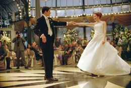 Da Jims (Jason Biggs, l.) Gro&szlig;mutter angeblich im Sterben liegt und es ihr Herzenswunsch ist, ihren Enkel vor dem Altar zu sehen, tut er ihr den Gefallen und heiratet seine Freundin Michelle (Alyson Hannigan, r.) ...