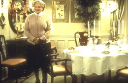 Als Haush&auml;lterin ist der Stimmenimitator und Synchronsprecher Daniel Hillard (Robin Williams) unschlagbar ...