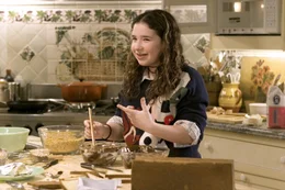 Der Schlankheitswahn ihrer Mutter geht ihr tierisch auf die Nerven: Bernice (Sarah Steele) ...