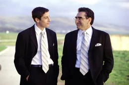 Jims (Jason Biggs, l.) Dad (Eugene Levy, r.) spart wie immer nicht mit guten Ratschl&auml;gen ...