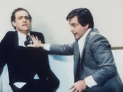Nach einer wilden Schl&auml;gerei kann Jonathan (Robert Wagner, r.) Ron Camp (Lawrence Pressman, l.) au&szlig;er Gefecht setzen ...