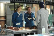 Brennan (Emily Deschanel) und Hodgins (T.J. Thyne, M.) versuchen mit Unterst&uuml;tzung ihres Praktikanten Finn Abernathy (Luke Kleintank) das Highway-Opfer zu identifizieren.