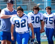 Vorne, v.li.: Cameron Tucker (Eric Stonestreet), Manny Delgado (Rico Rodriguez).