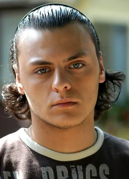 Latino-Rebell mit Machoall&uuml;ren: Diego (Mark Dimant) ...