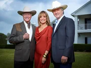 NELLA FOTO: LARRY HAGMAN (J.R. EWING), LINDA GRAY (SUE ELLEN EWING) E PATRICK DUFFY (BOBBY EWING)