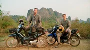 Dennis (L) und Patrick (R) Weinert sind mit gebrauchten Motorrädern auf dem Ho-Chi-Minh-Pfad unterwegs - ein Unterfangen, bei dem die beiden und ihre Bikes an ihre Grenzen kommen. Plötzlich stehen die Brüder mit einer Panne mitten im Nirgendwo. Dennis (L) und Patrick (R) Weinert sind mit gebrauchten Motorrädern auf dem Ho-Chi-Minh-Pfad unterwegs - ein Unterfangen, bei dem die beiden und ihre Bikes an ihre Grenzen kommen. Plötzlich stehen die Brüder mit einer Panne mitten im Nirgendwo.