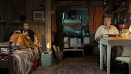 Waffenstillstand: Susan (Katrin Sass) und Harry (Wolfgang Stumph) kommen ins Gespr&auml;ch.