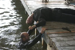 Gef&uuml;hllos, pr&auml;zise und schnell: Arthur Bishop (Jason Statham, l.) verrichtet seine Arbeit als Auftragskiller mit der mechanischen Pr&auml;zision einer T&ouml;tungsmaschine, was ihm deshalb auch den Beinamen The Mechanic eingebracht hat ...