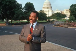 Der Gauner Thomas Jefferson Johnson (Eddie Murphy) macht Karriere als Politiker.