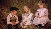 Sara (Sarah Polley, m.) mit Dora (Ashley Muscroft, r.) und Davey (Kyle Labine, l.) Sara (Sarah Polley, m.) mit Dora (Ashley Muscroft, r.) und Davey (Kyle Labine, l.)