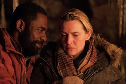 (Ben Bass (Idris Elba), Alex Martin (Kate Winslet)