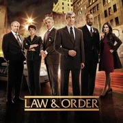 Von links: D.A. Arthur Branch (Fred Thompson), Lieutenant Anita Van Buren (S. Epatha Merkerson), Detective Joe Fontana (Dennis Farina), E.A.D.A. Jack McCoy (Sam Waterston), Detective Ed Green (Jesse L. Martin) und A.D.A. Alexandra Borgia (Annie Parisse)