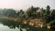 Luang Prabang ist Laos' alte Königsstadt. Von hier aus wollen Dennis und Patrick Weinert dem Nam-Ou, einem Nebenfluss des Mekong, folgen – bis zu den Bergvölkern hoch im Norden von Laos. Luang Prabang ist Laos' alte Königsstadt. Von hier aus wollen Dennis und Patrick Weinert dem Nam-Ou, einem Nebenfluss des Mekong, folgen – bis zu den Bergvölkern hoch im Norden von Laos.