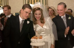 Mit Senatoren-Tochter Margaret alias Clover (Angelina Jolie) heiratet sich Edward (Matt Damon) nach oben.